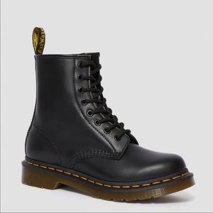 Women’s Dr. Martens Size 6
